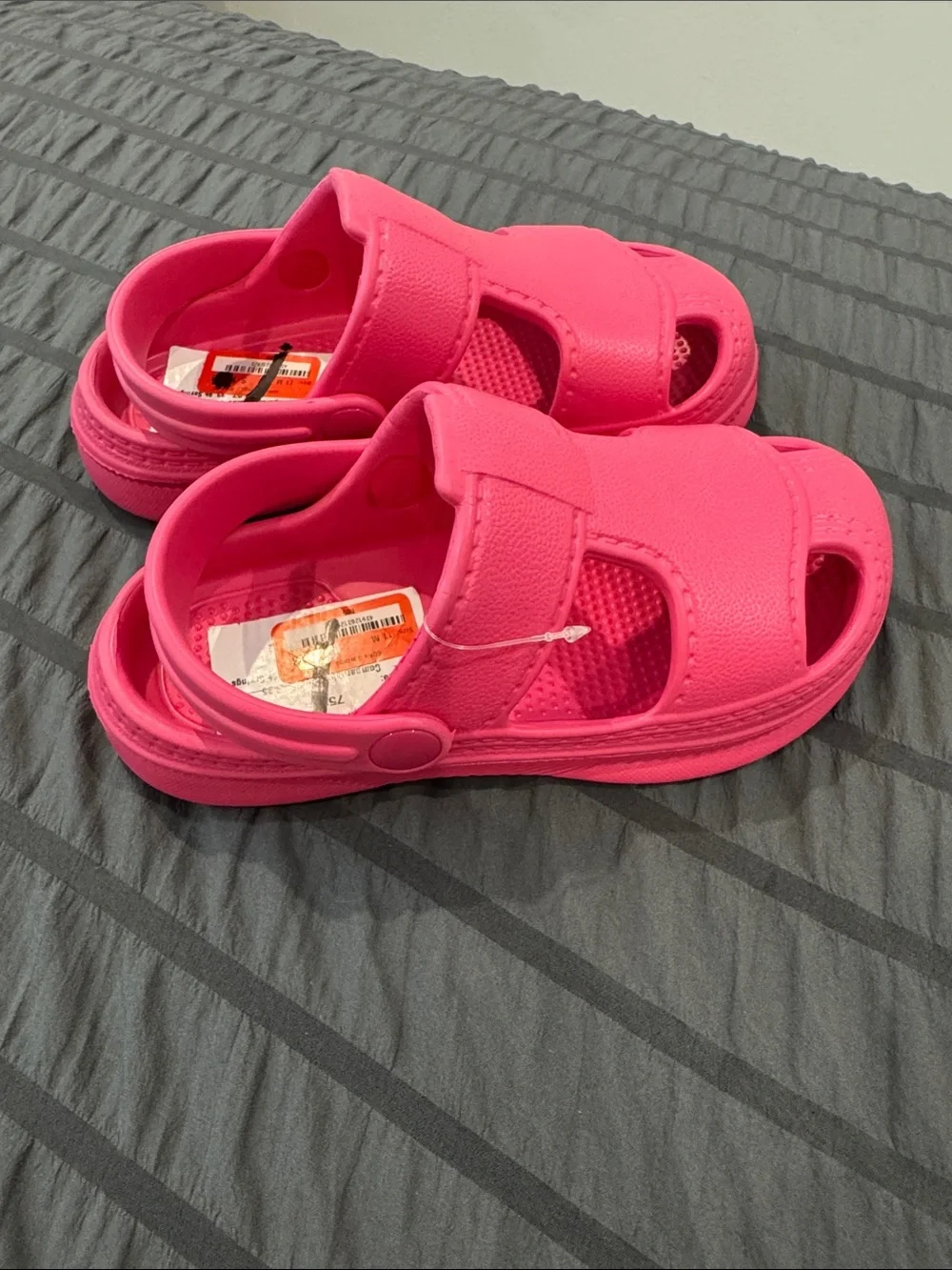 Kids Open-Toe Sandal in Bright Pink